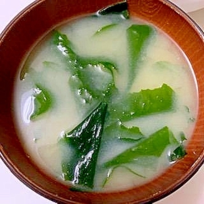 氷魚（コマイ）の出汁で　味噌汁